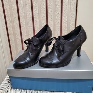 Maurices Heeled Oxford NIB